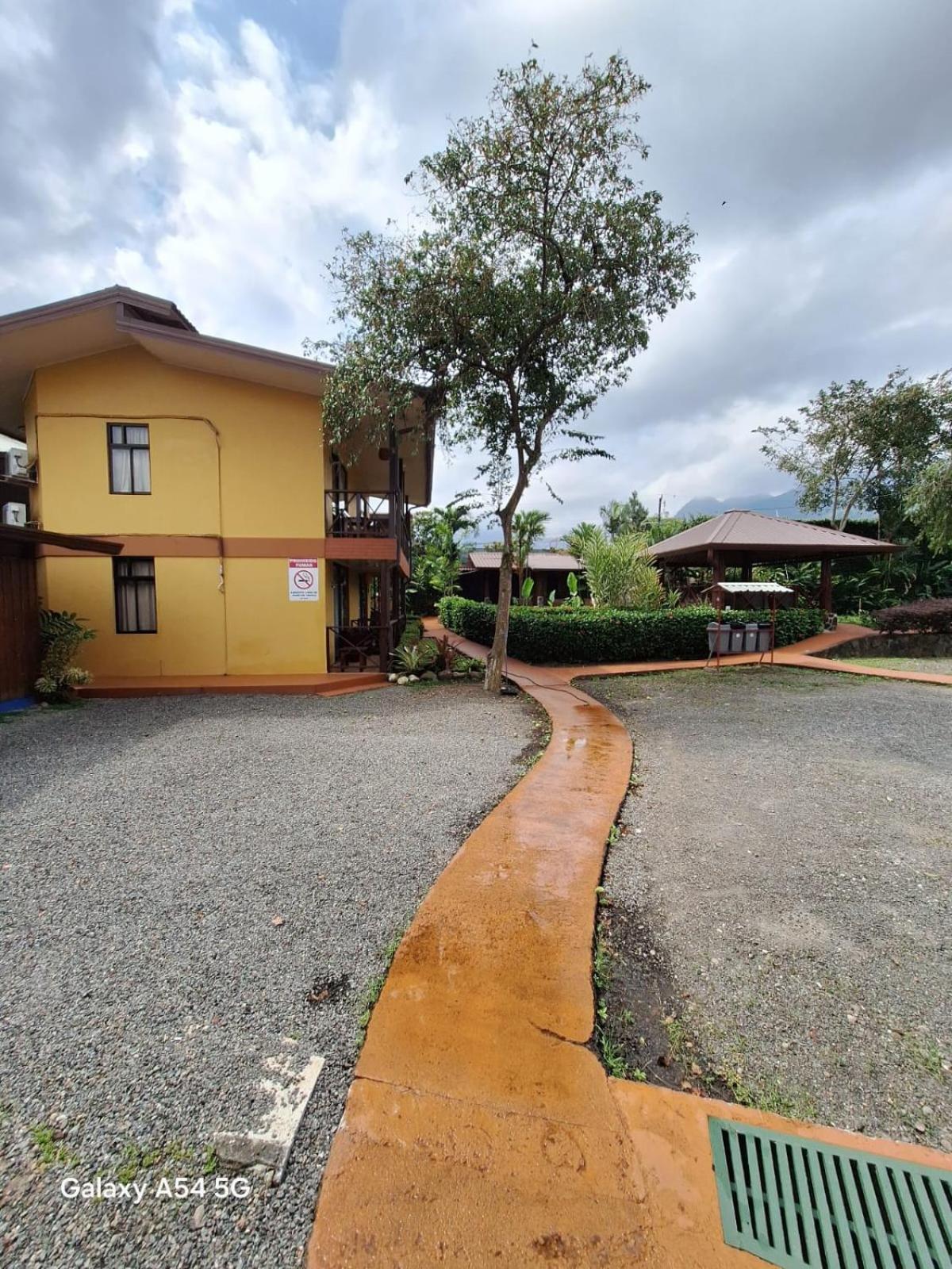 Hotel Iris Arenal La Fortuna Exterior foto