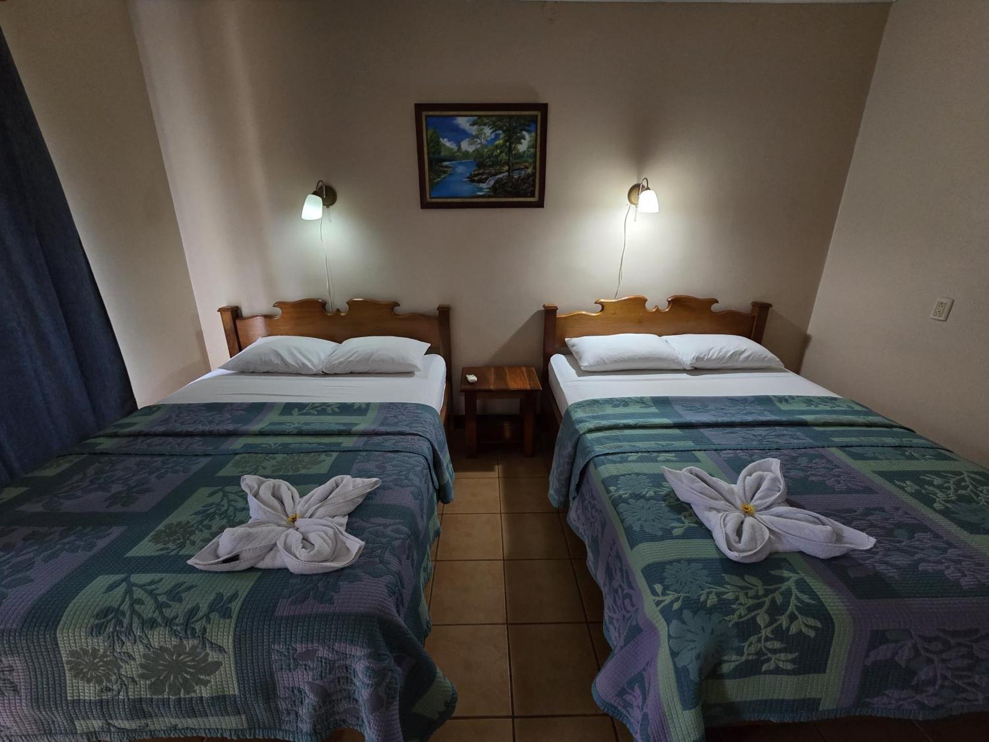 Hotel Iris Arenal La Fortuna Exterior foto