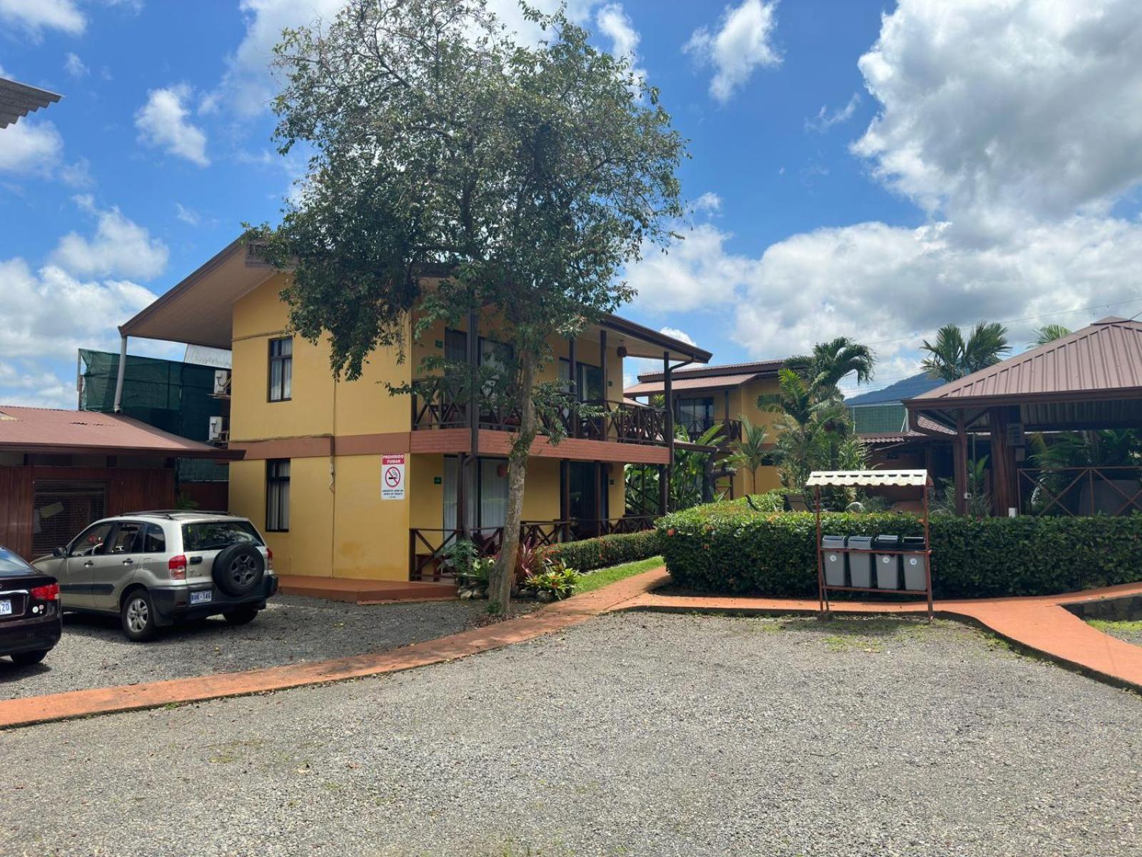 Hotel Iris Arenal La Fortuna Exterior foto