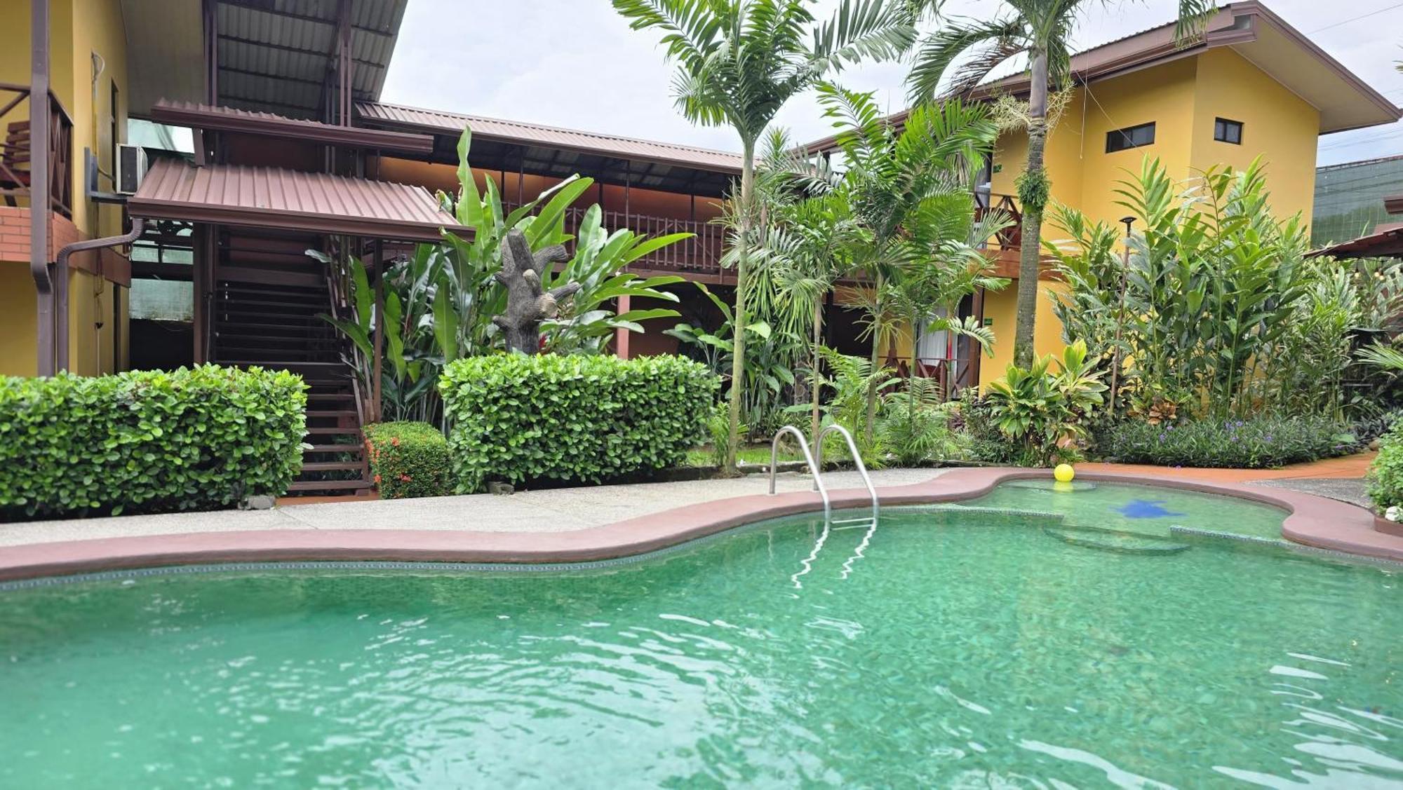 Hotel Iris Arenal La Fortuna Exterior foto